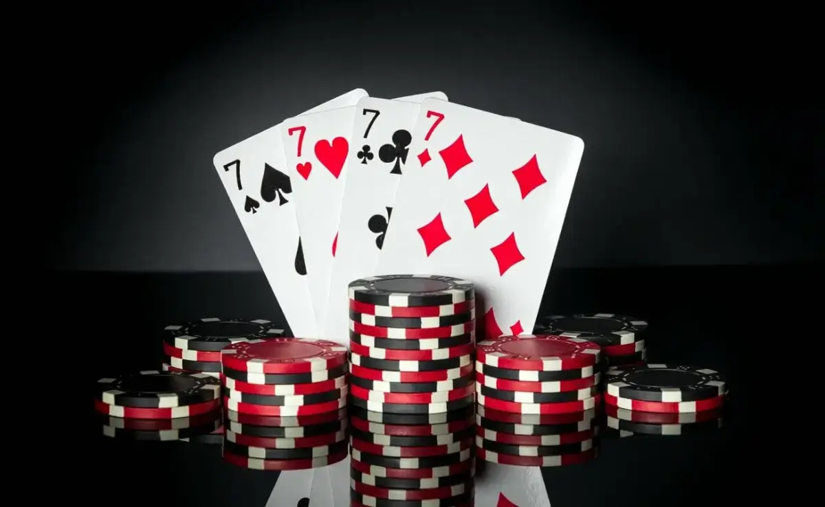 德州撲克籌碼與四條牌型展示｜Texas Hold’em 高勝率手牌策略